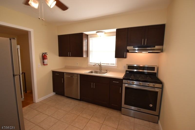 40 Glaser Ave #2nd - Photo 3 of 20