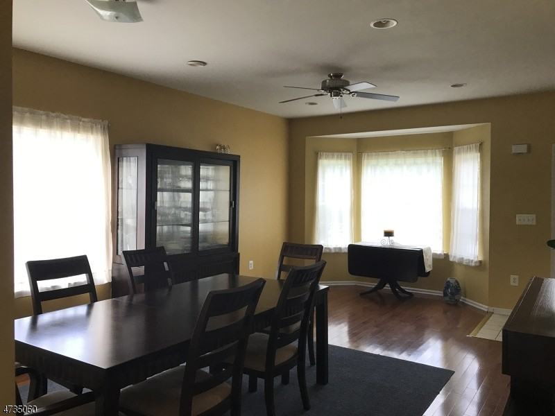 4 Paul Pl - Photo 2 of 7