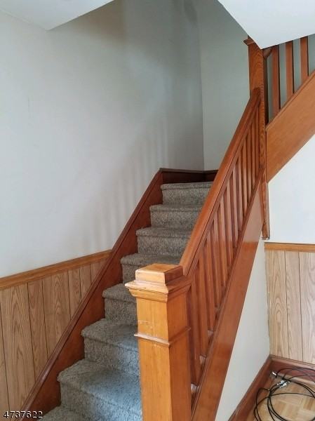 89 Henderson St - Photo 3 of 12