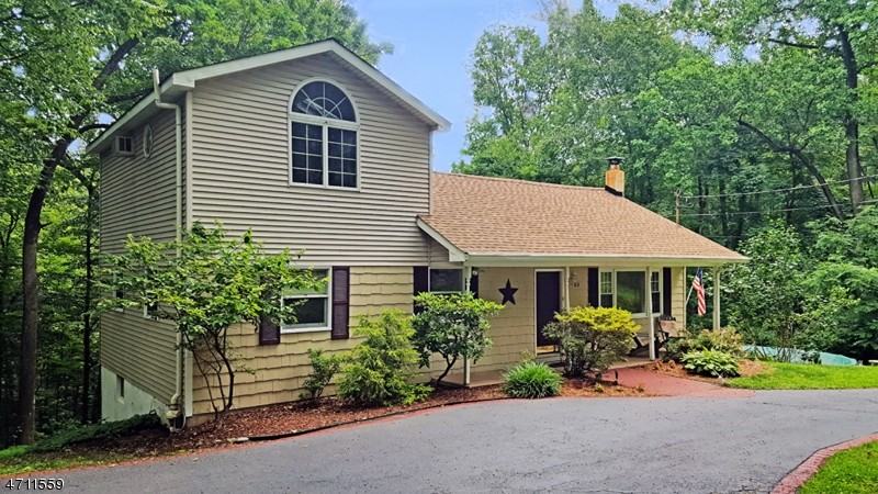 33 Sleepy Hollow Rd - Photo 2 of 13