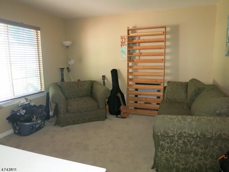 10 Rolling Hills Dr - Photo 2 of 13