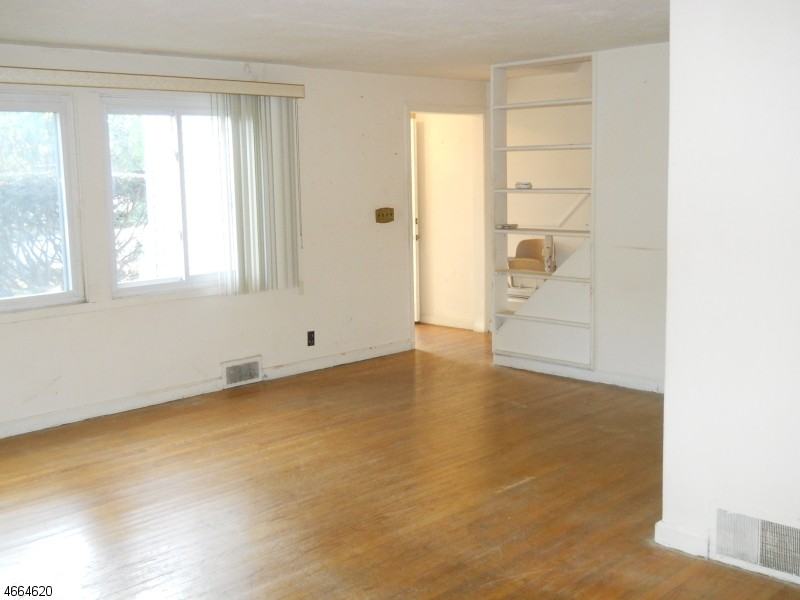 7 Brearly Crescent - Photo 3 of 17