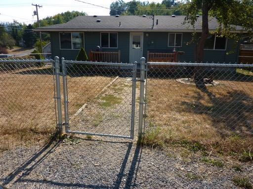 302 Center St W - Photo 2 of 8