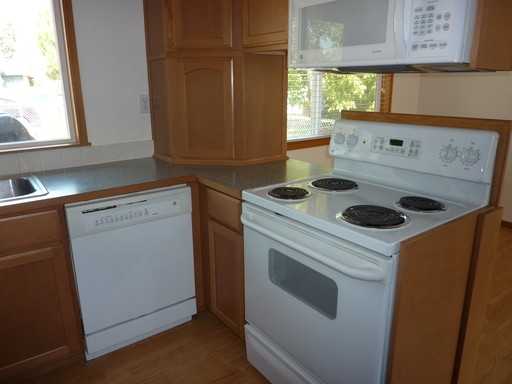 302 Center St W - Photo 3 of 8