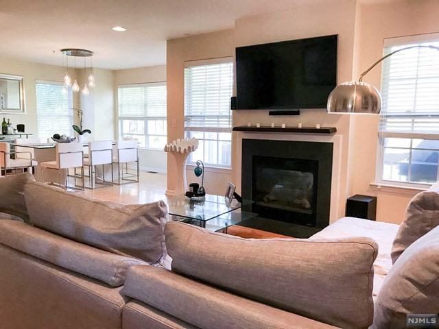 77 Mountainside Dr - Photo 2 of 25