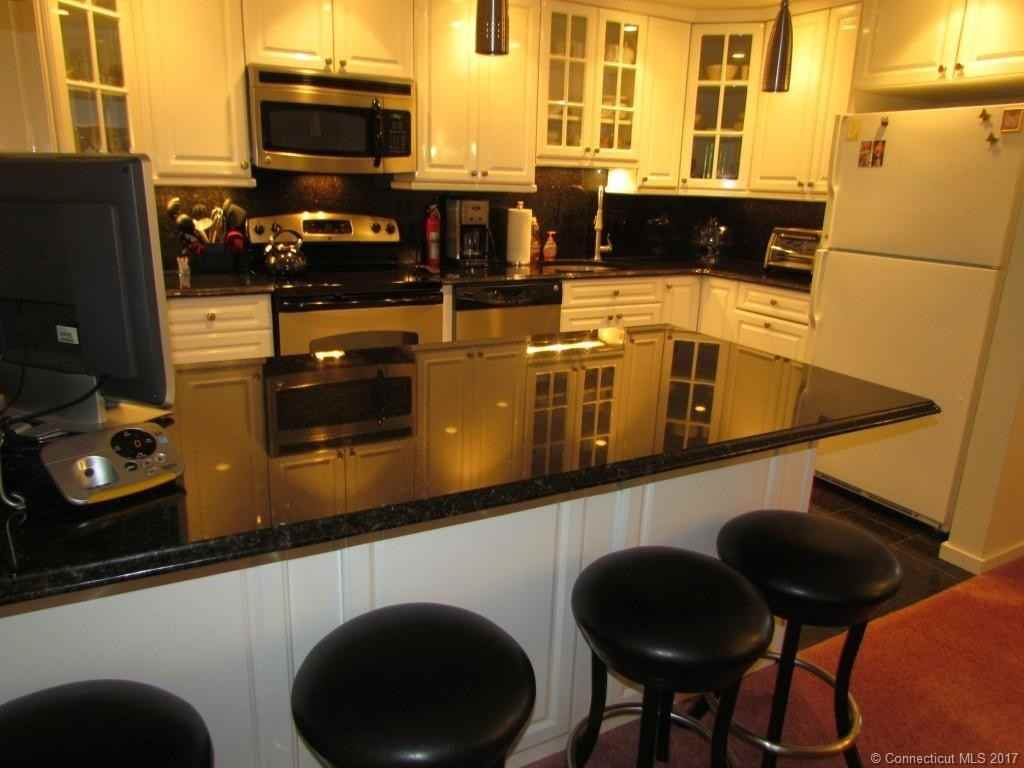 28 Carriage Dr #28 - Photo 2 of 14