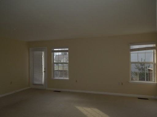 205 Heaton Ct - Photo 2 of 4