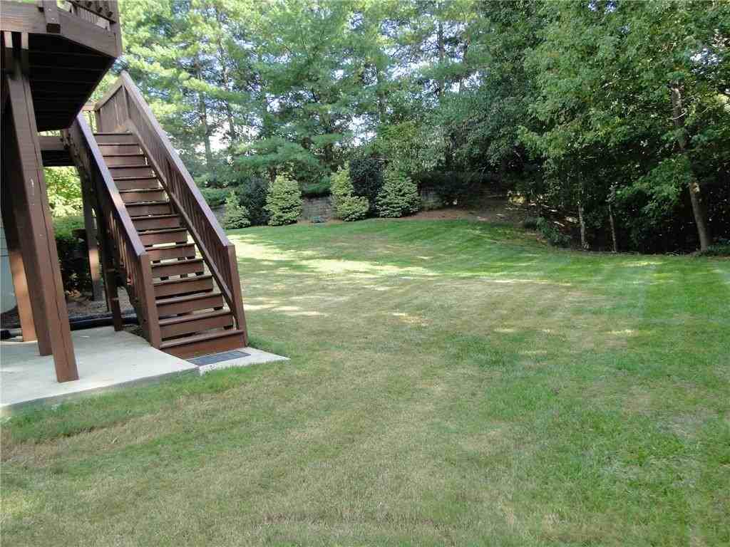 1629 Kinsmon Ln - Photo 3 of 40