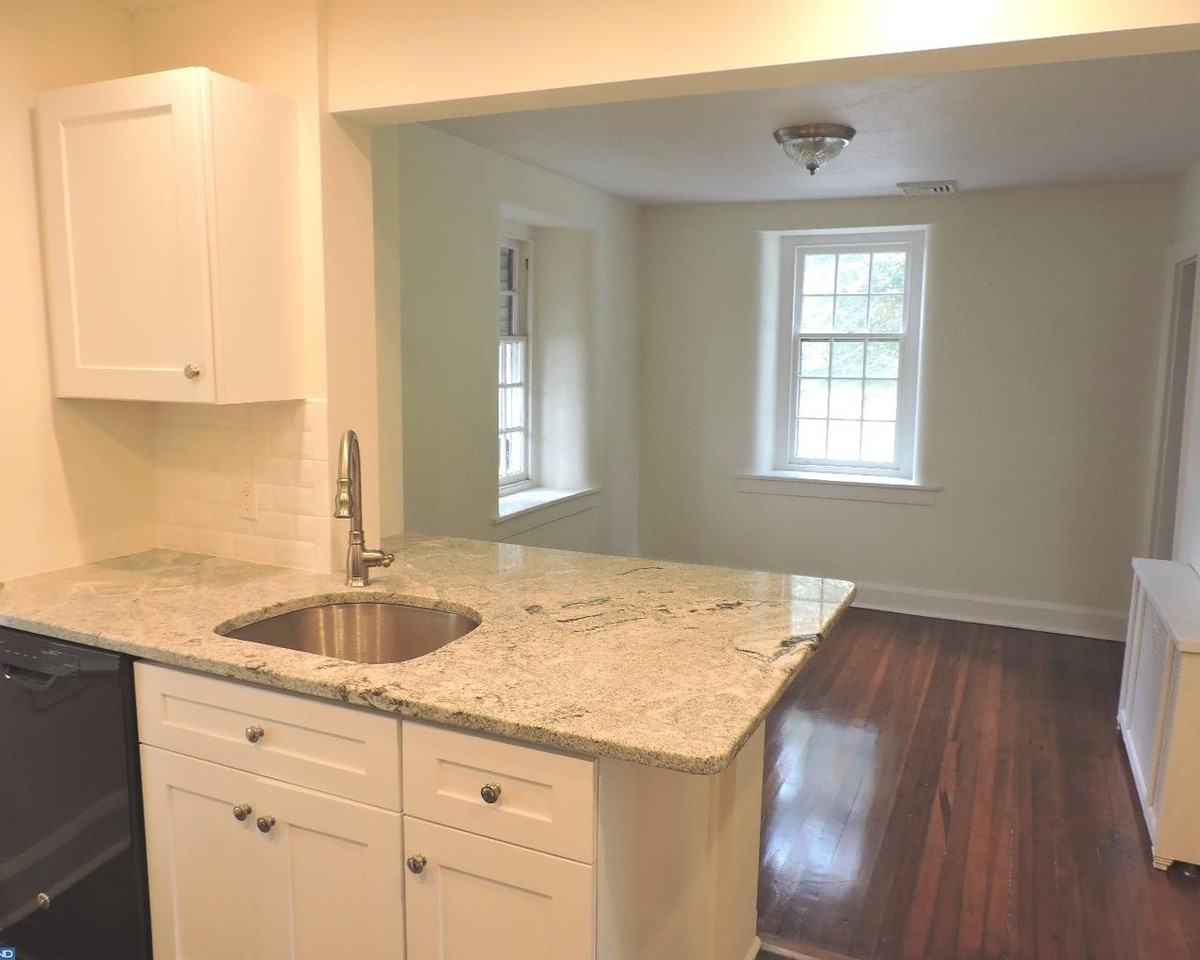 3031 W Germantown Pike - Photo 3 of 15