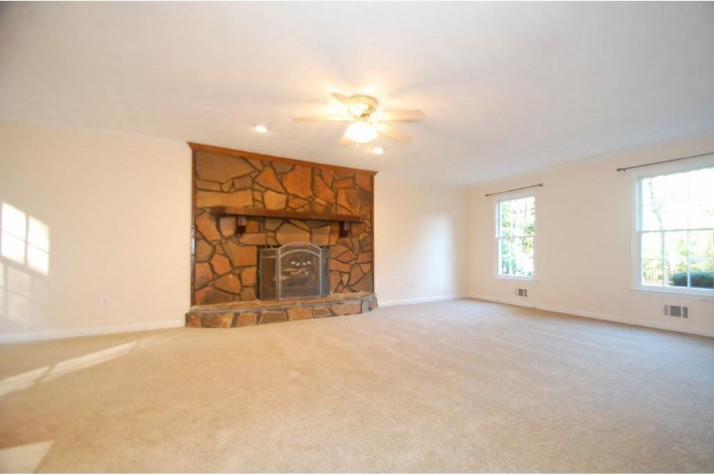 4752 Forest Glen Ct NE - Photo 3 of 24