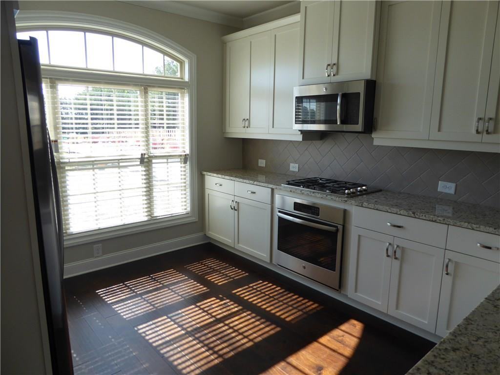 141 Laurel Cir - Photo 3 of 23