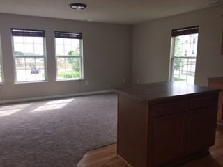 350 Northeast Kingwood - Photo 3 of 11
