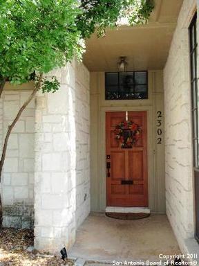 2302 Encino Point Dr - Photo 2 of 10