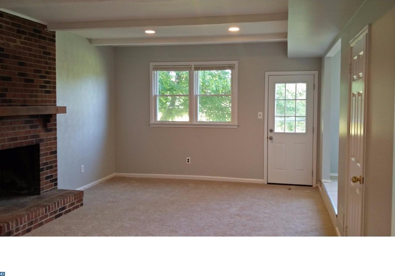 78 Sharon Dr - Photo 2 of 7