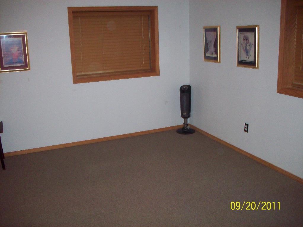 955 Lords Hill Dr - Photo 3 of 15
