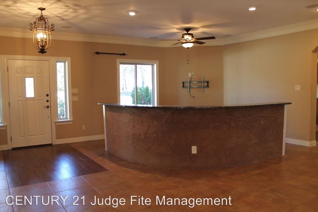 1670 Shadle Rd - Photo 3 of 10