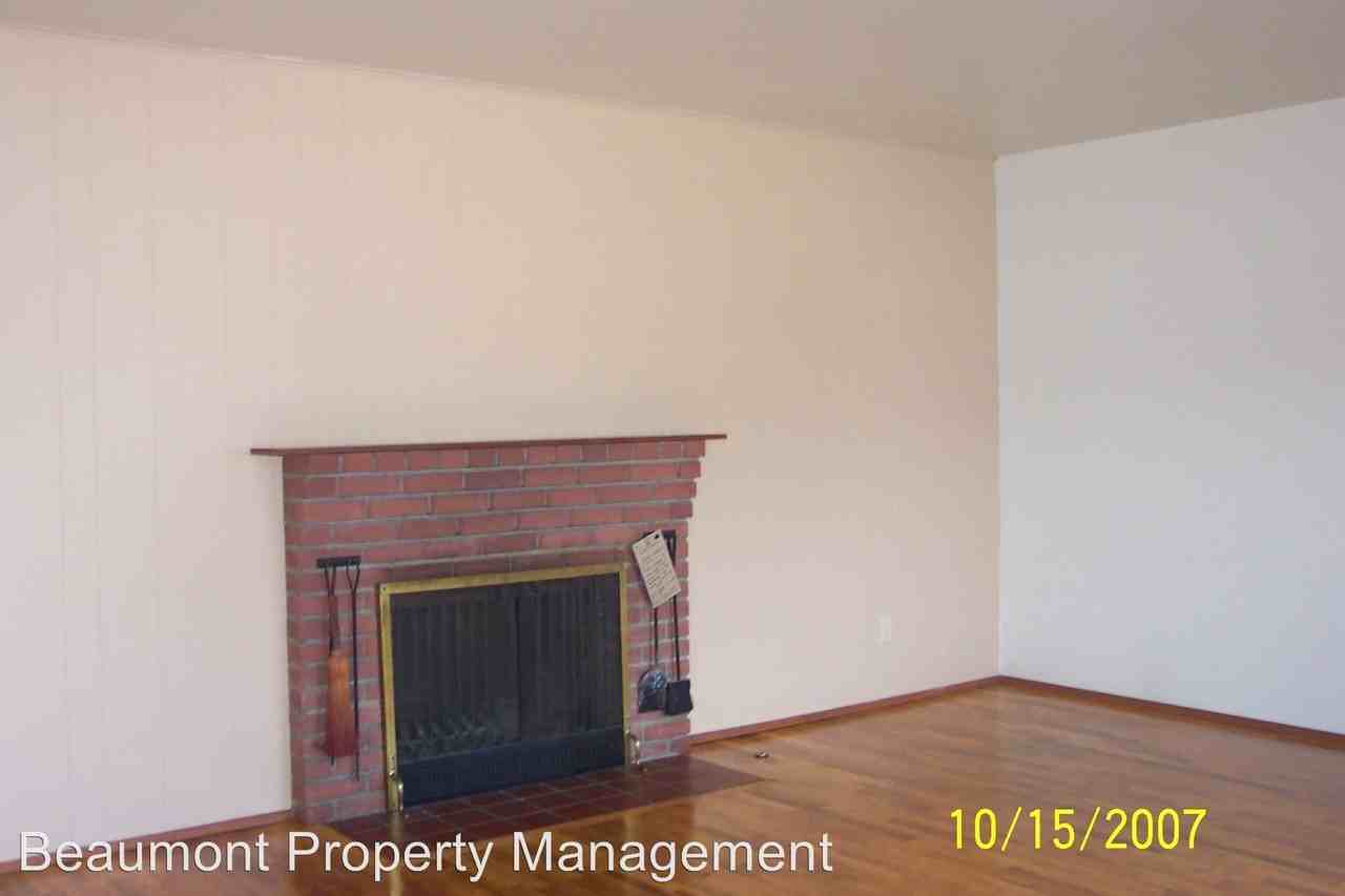 1960 Military Ave - Photo 3 of 6