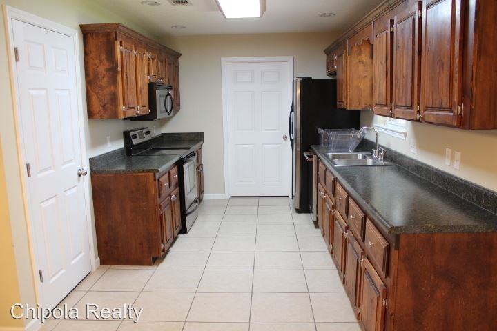 776 1st St - Photo 2 of 6