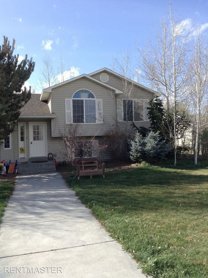 411 N 4200 E - Photo 2 of 13