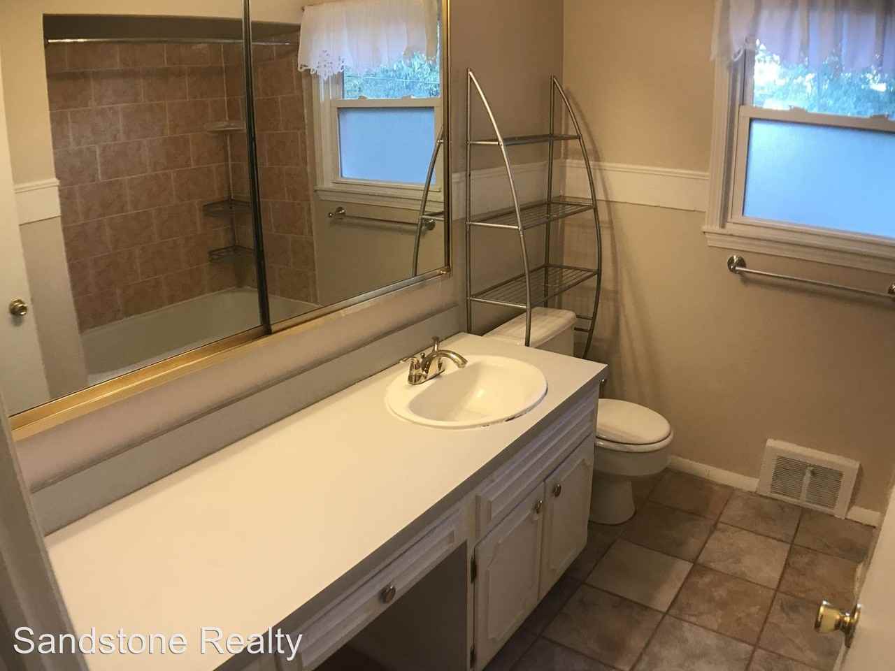 3581 Hunter Dr - Photo 3 of 31