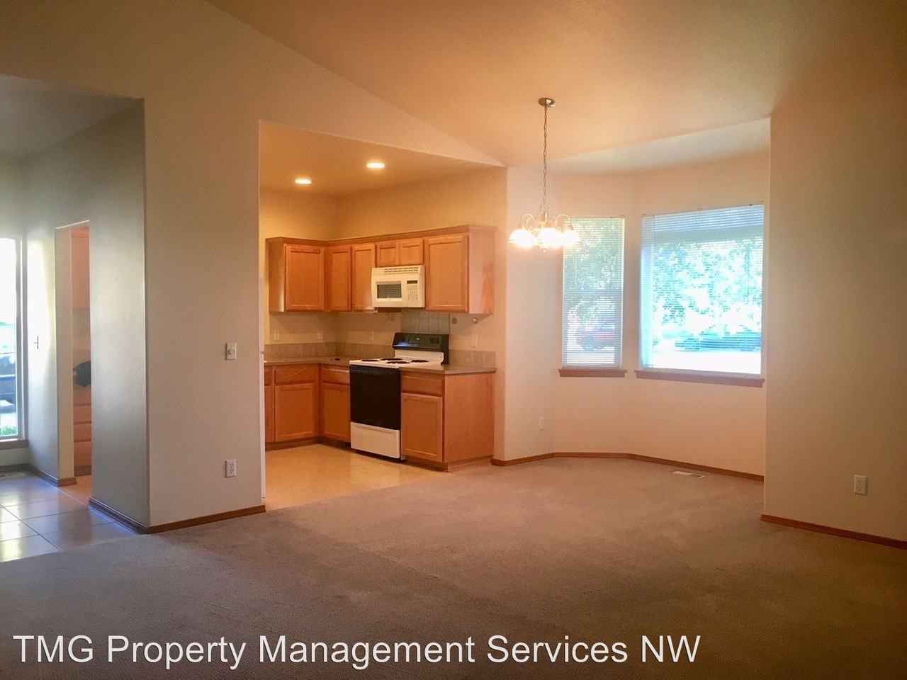 980 Yale Ave - Photo 2 of 23