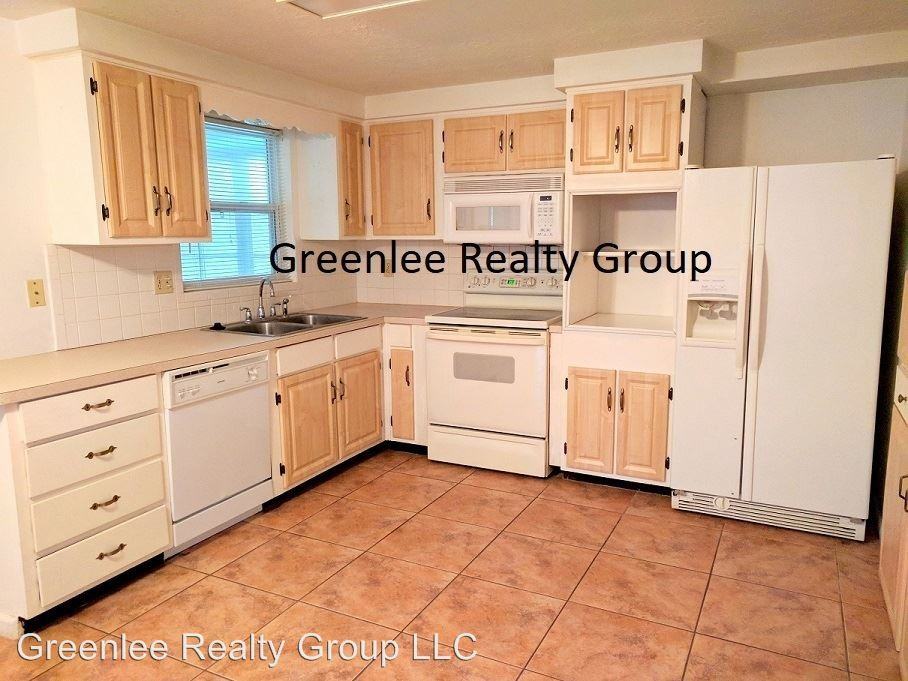 2147 Lyra Dr - Photo 2 of 9