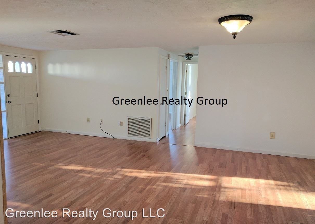 2147 Lyra Dr - Photo 3 of 9