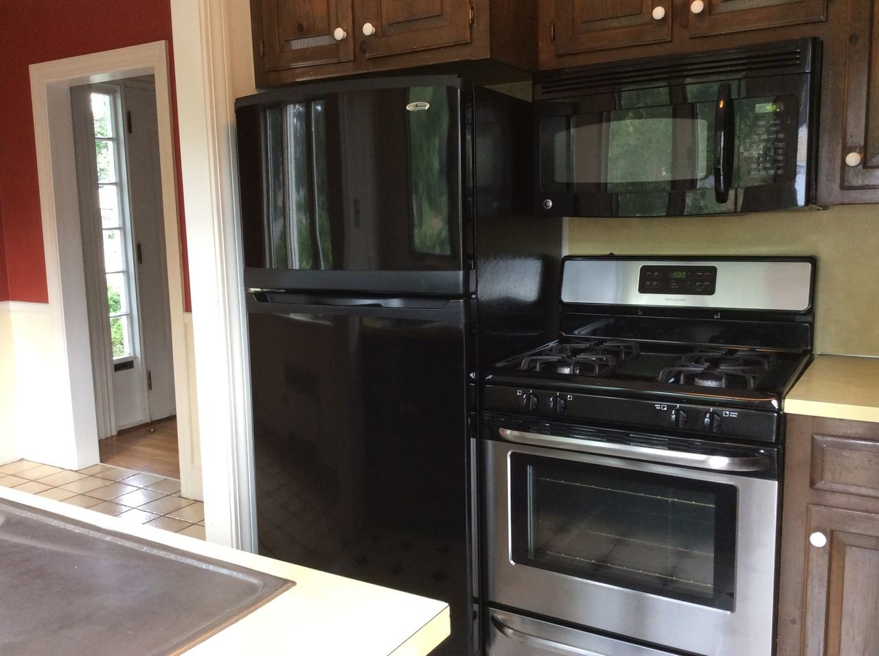 233 Presidents Lane - Photo 2 of 17