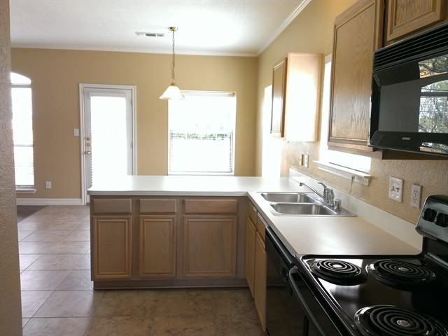 7504 Wood Slope Dr - Photo 3 of 23