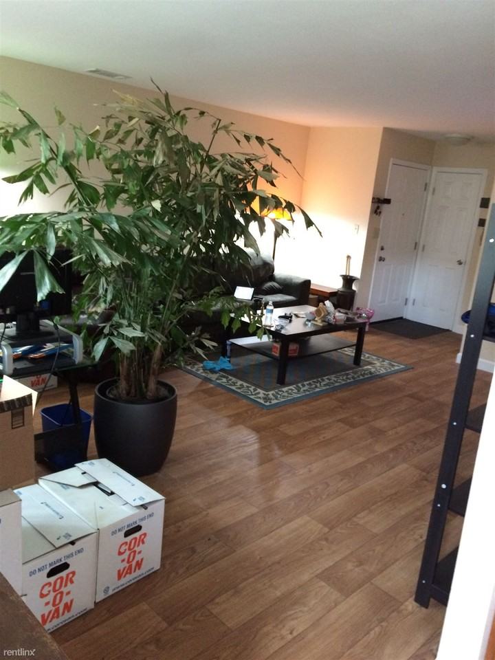 647 Jasper St - Photo 2 of 7