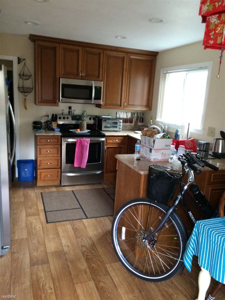 647 Jasper St - Photo 3 of 7