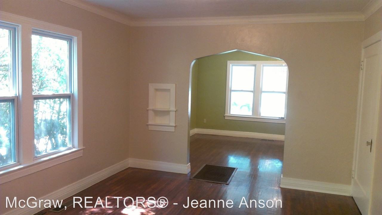 1613 S Knoxville Ave - Photo 3 of 11