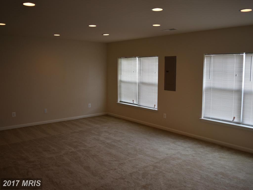 108 Rotunda Dr - Photo 3 of 26