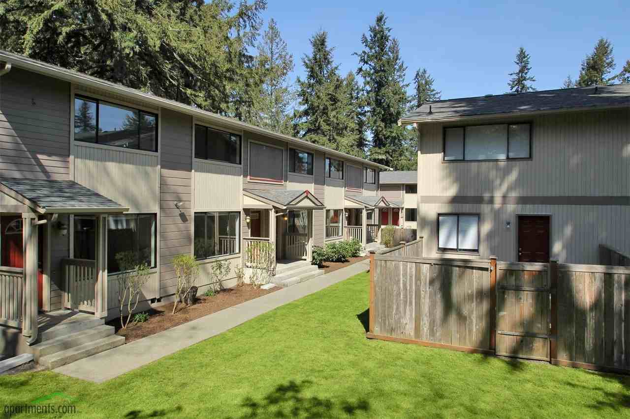 American Lake Townhomes Apartments 12506 98th Ave Ct SW, Lakewood, WA