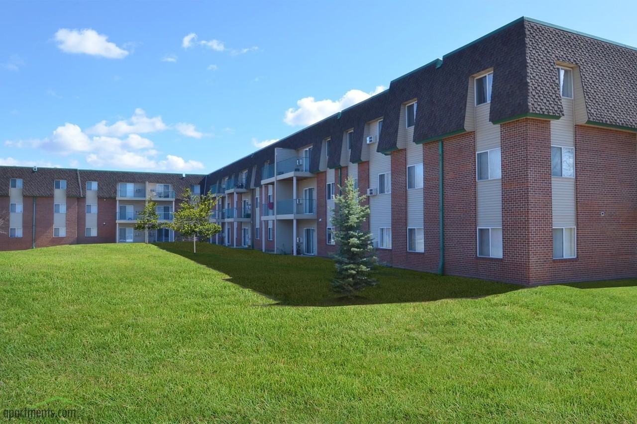 Glen Pond Apartments - Photo 3 of 10