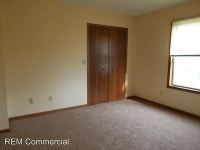 2495 Zircon St NE - Photo 2 of 3