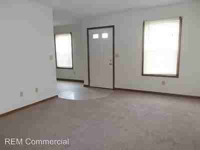 2495 Zircon St NE - Photo 3 of 3