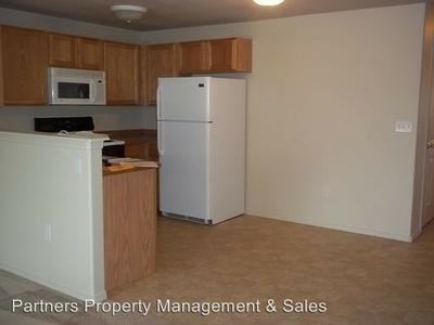 2563 NW Cedar Ave - Photo 2 of 5