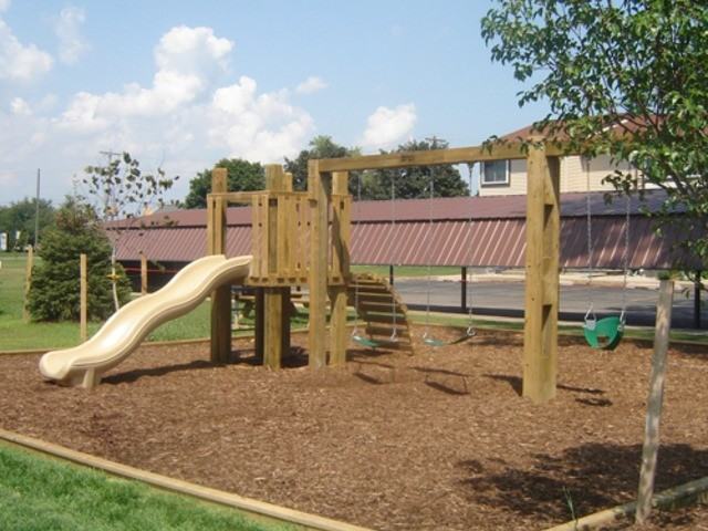 Island City Apartments - Photo 3 of 6