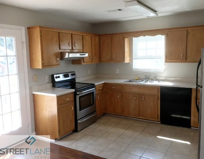 1913 Gulf Breeze Pl - Photo 2 of 10
