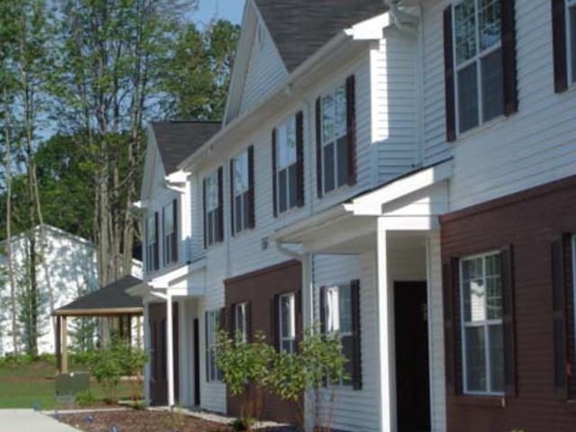 Village Glen Apartments 1336 Birchtree Ln, Traverse City, MI 49684