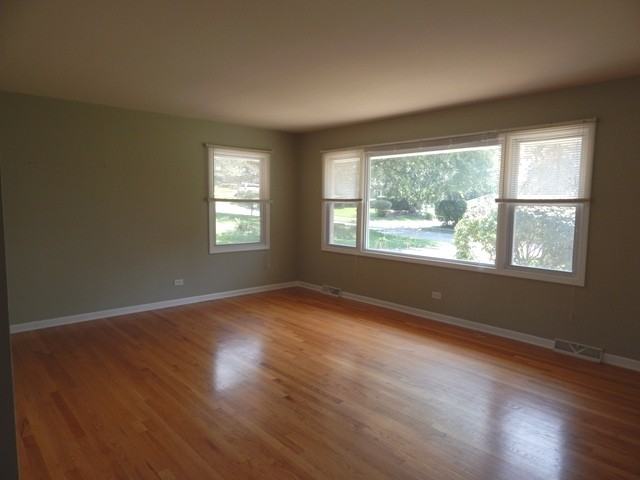 8 Woodview Ln - Photo 3 of 12