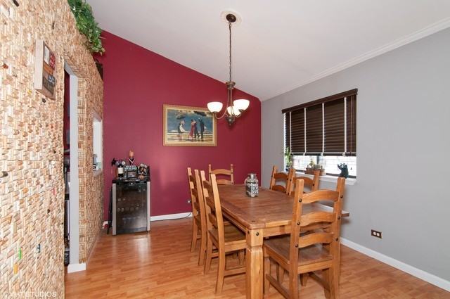 574 Forum Dr - Photo 3 of 13