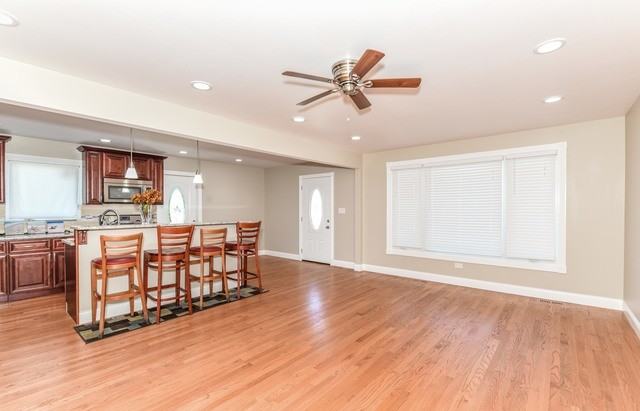 10105 S Komensky Ave - Photo 3 of 14