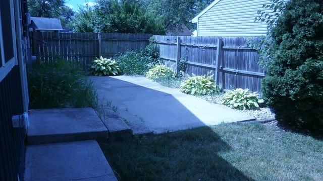 22200 Windsor Ct - Photo 3 of 20