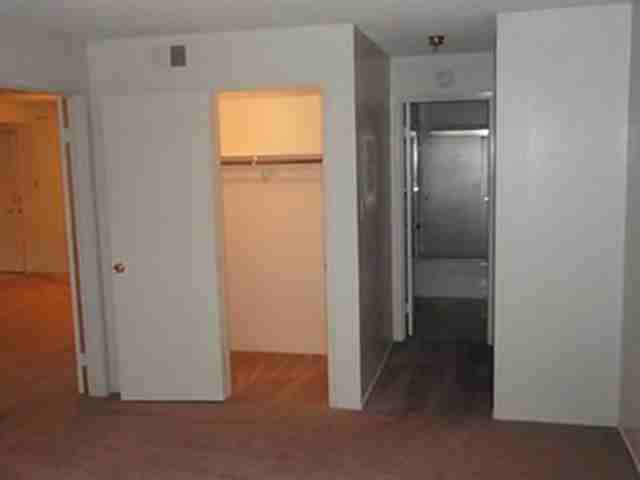 Hampton Court - Photo 2 of 6