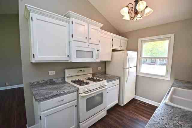 1920 Stanford Dr - Photo 3 of 14