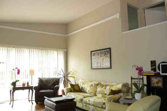 2541 Wilmette Ave - Photo 2 of 6