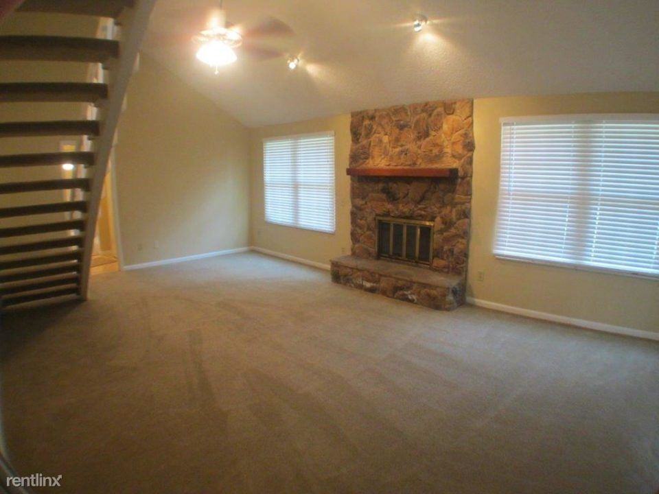 13105 Rivergate Ln - Photo 2 of 6