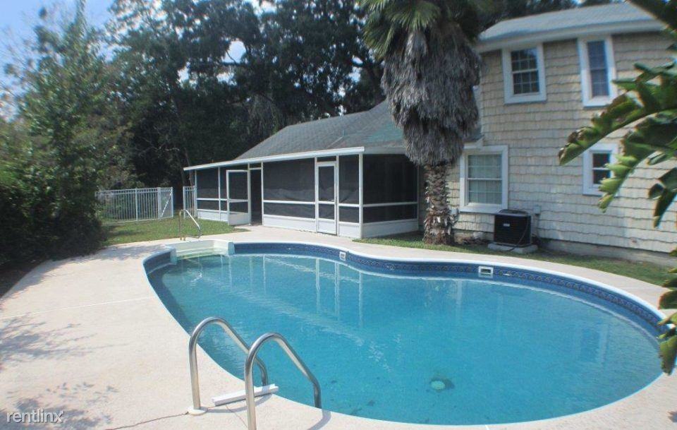 13105 Rivergate Ln - Photo 3 of 6